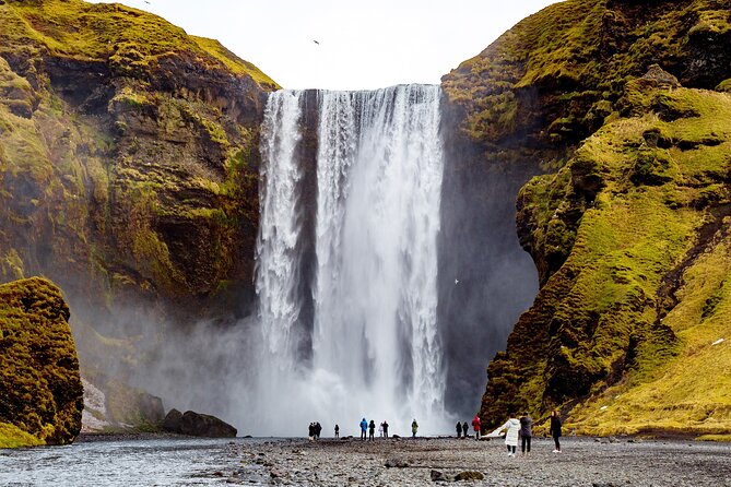 4-Day Iceland: Golden Circle, South Coast, Volcano Hike & Northern Lights - Vatnajökull Glacier Day 3: structured time on Europe’s largest ice