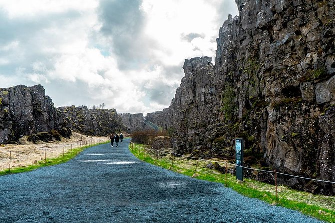 4-Day Iceland: Golden Circle, South Coast, Volcano Hike & Northern Lights - South Coast Day 2: Reynisfjara black sand, Jökulsárlón icebergs, Diamond Beach at your feet