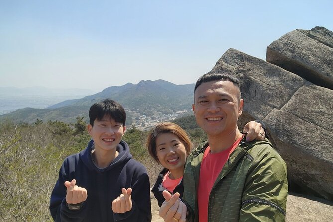 4-Hours Hiking and Tasting Rice Wine in the Mountain of Busan - The mountain village lunch: Makgeolli, banchan, and a Pocha-style seat