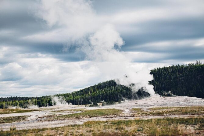 6-Mile Geyser Hiking Tour in Yellowstone with Lunch - Key Things You’ll Notice on This Yellowstone Geyser Hike