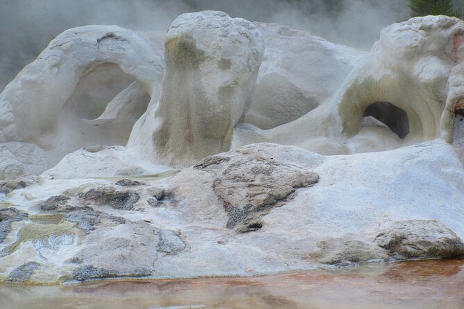 6-Mile Geyser Hiking Tour in Yellowstone with Lunch - Lunch and Snacks: A Packed Meal That Helps You Actually Enjoy the Hike
