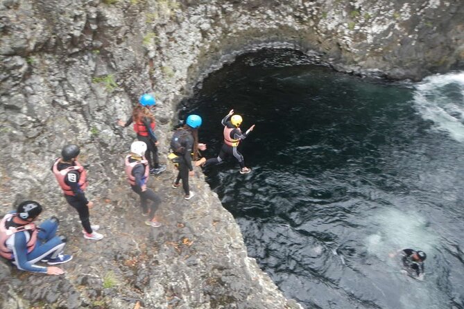 Aquatic hike - What you actually do on the water: descent, swims, cascades, toboggans