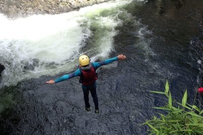 Aquatic hike - Gear and safety: what’s provided, what you control