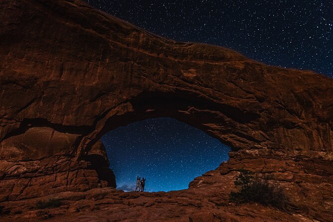 Astro-Photo, Hiking and Stargazing Tour in Arches National Park - Cool evening temps and why fewer crowds help your photos