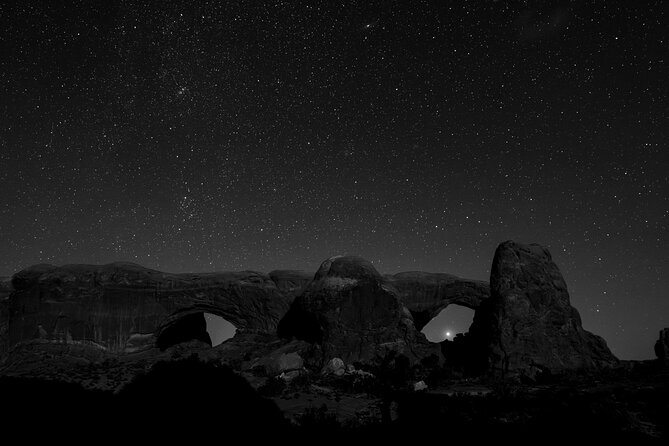 Astro-Photo, Hiking and Stargazing Tour in Arches National Park - Guide energy that turns stargazing into a real lesson