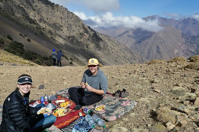 Atlas Mountains Guided Day Hike - Meeting point, timing, and what the small group really changes