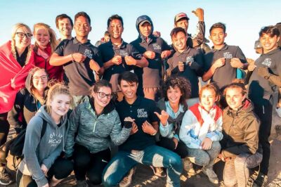 Bali: Mount Batur Sunrise Guided Hike and Natural Hot Spring - Mount Batur in the dark: the guided hike to the summit