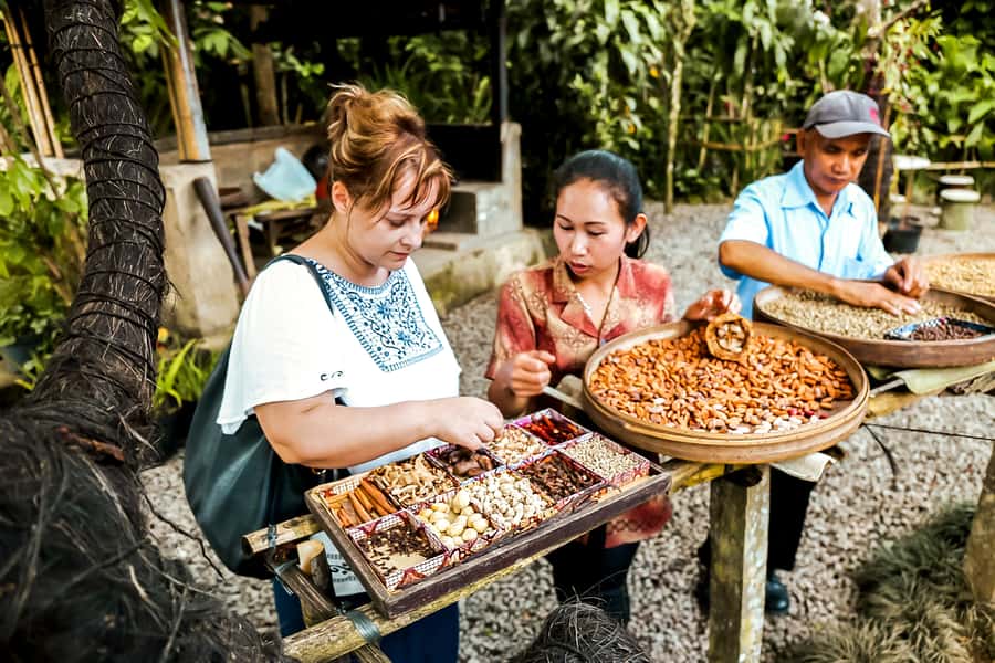Bali: Mount Batur Sunrise Guided Hike and Natural Hot Spring - Breakfast at altitude and the Mt. Batur lounge setup