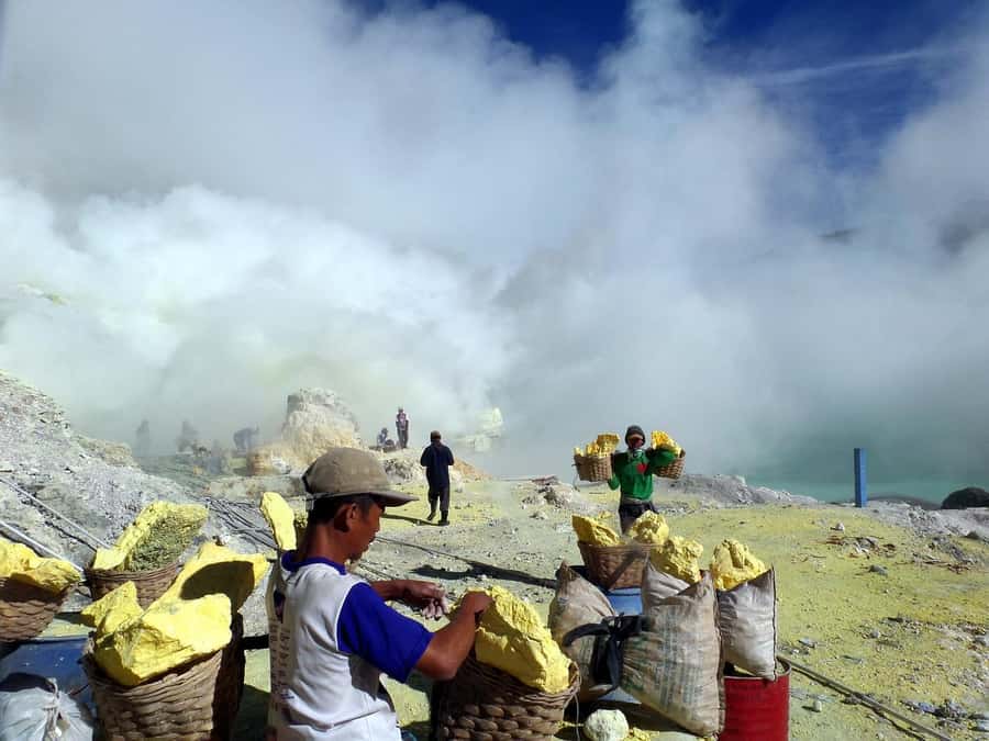 Banyuwangi : Mt Ijen Hike, Blue Fire & Panoramic Lake Guided - Key moments worth centering your morning