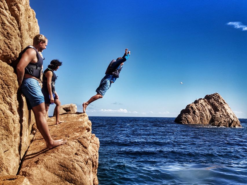Barcelona: Costa Brava Hiking, Sea Kayaking & Lagoon Dipping - Getting from Pl. de Catalunya to the Costa Brava coast