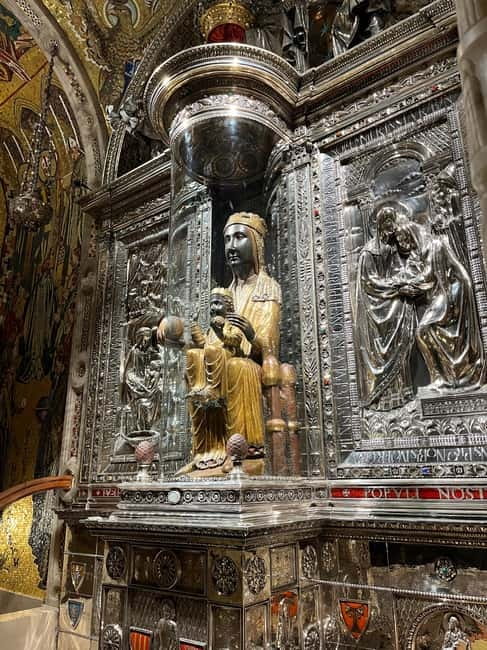 Barcelona: Montserrat Early Trip — Cable Car, Abbey & Hike - The small-van ride out of Barcelona (6:25–6:45) and why it feels better