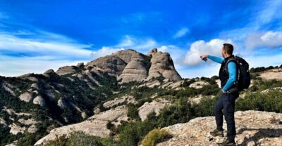 Barcelona: Montserrat Hiking Experience and Monastery Visit - Getting started at Banco de España and settling in on the van