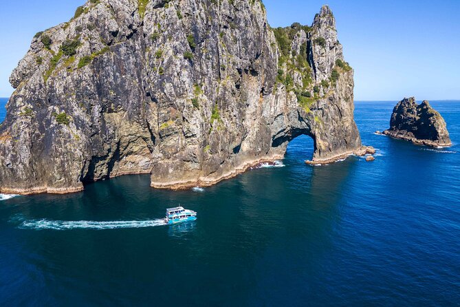 Bay of Islands Cruise & Island Tour - Snorkel, Hike,Swim,Wildlife - Entering the Bay of Islands loop: what this cruise really delivers