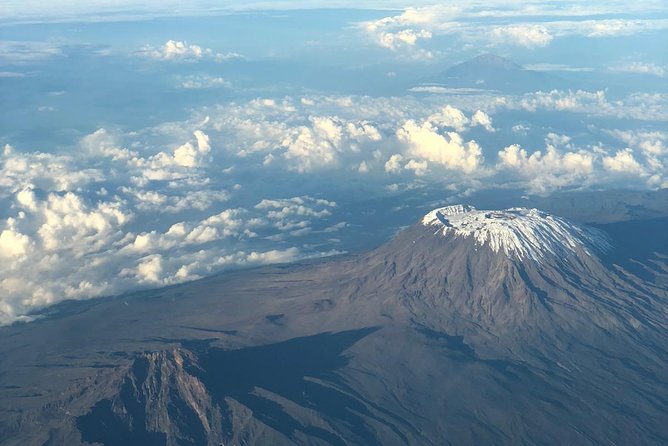 Best Kilimanjaro hiking day trip tour with Kilinge Adventures - Guides make the day: Norka, Bubusha, Thomas, Tyson, Nicolás