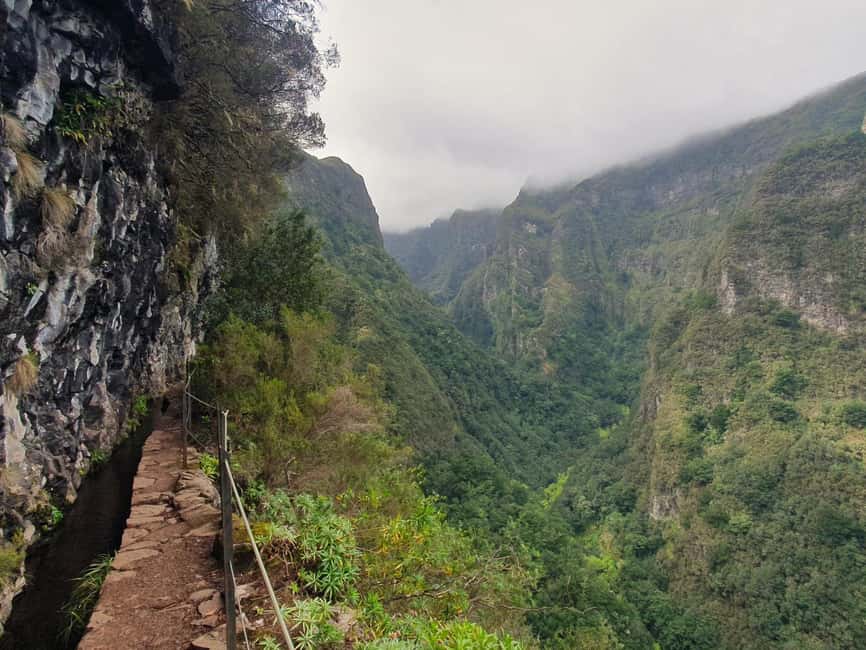 Caldeirão Verde: Queimadas PR9 Transfer and Self-Guided Hike - Key things you’ll notice