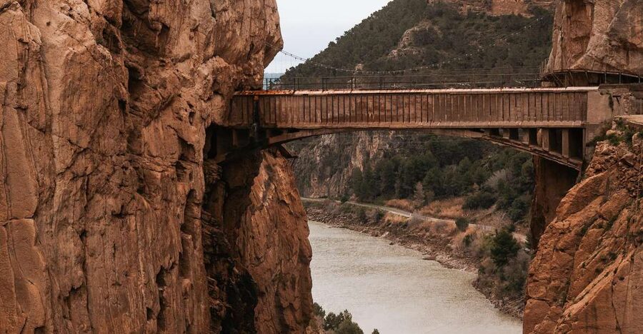 Caminito del Rey Full Experience+ 2-Hour E-Bike guided Tour - Shuttle to Ardales: reservoir views and the Alfonso XIII approach