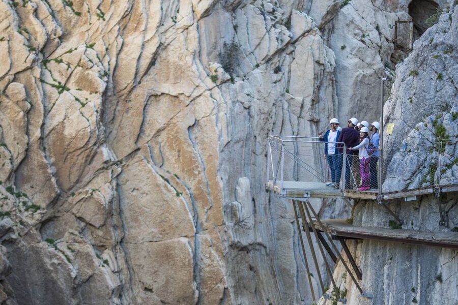 Caminito del Rey: Guided Hiking Tour with Entrance Tickets - Guides that make the walk click: stories and pacing