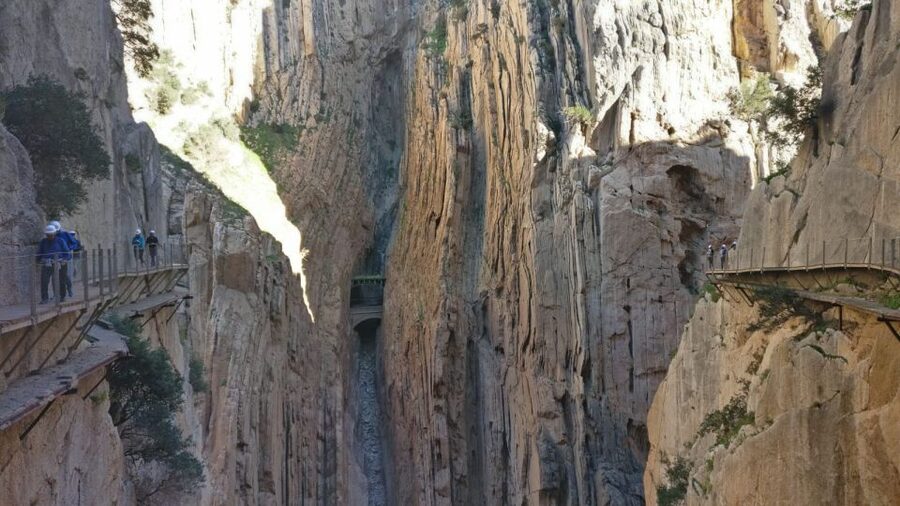 Caminito del Rey: Trekking Tour with Hiking Guide - Meeting at El Kiosko: the start that sets the tone