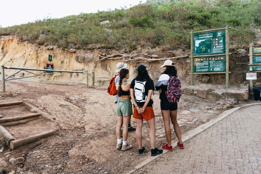 Cape Town: Lion's Head Guided Hike at Sunset - The descent into city lights: how to stay comfortable when it gets dark