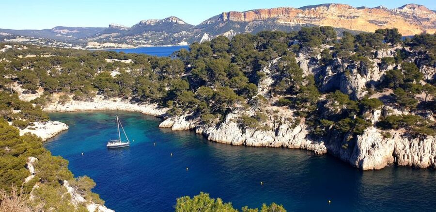 Cassis: 3 Calanques Half-Day Hiking Tour with Swimming - Stop 3: En-Vau belvedere and the beach that looks hidden