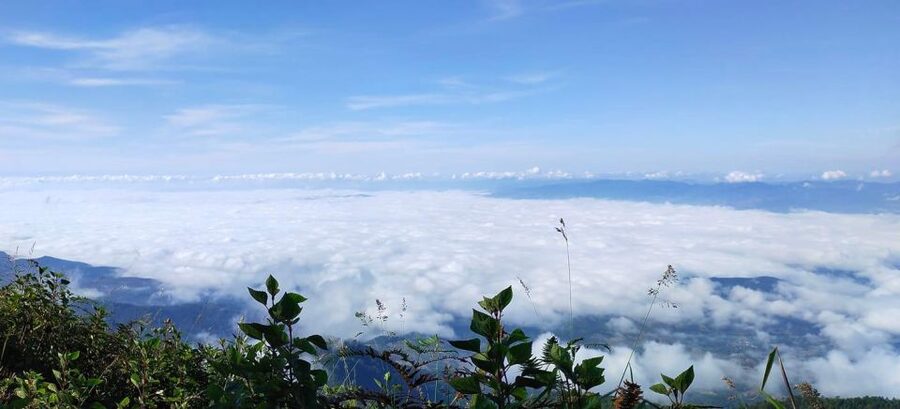 Chiang Mai: Doi Inthanon Park Day Trip with Kiw Mae Pan Hike - Hmong Hill Tribe Market: Snacks, Textiles, and Everyday Life