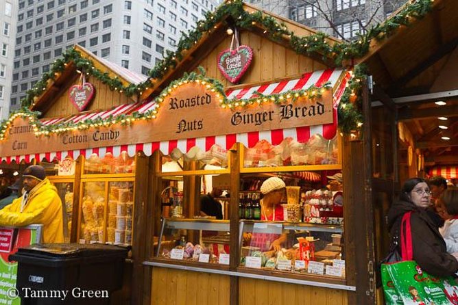 Chicago-Style Holiday Hike: Festive Food and Walking Tour - Winter Chicago on Foot, Without the Map Stress