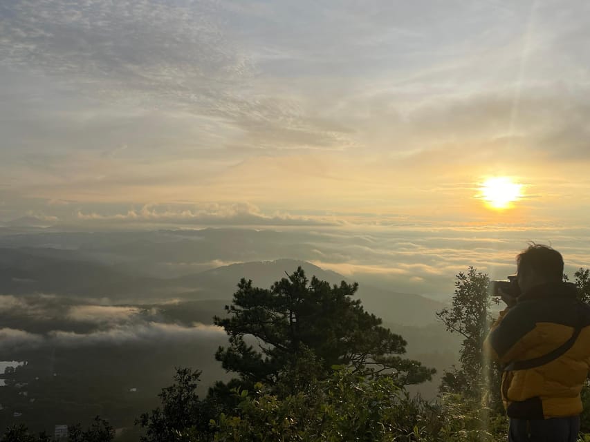 Dalat: Hiking the Mountain to observe the cloud and sunrise - Guide quality and group size: what makes it feel personal