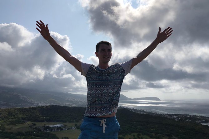 Diamond Head Bike to Hike and Local Lunch - Shangri-La and the Amelia Earhart Memorial Stone