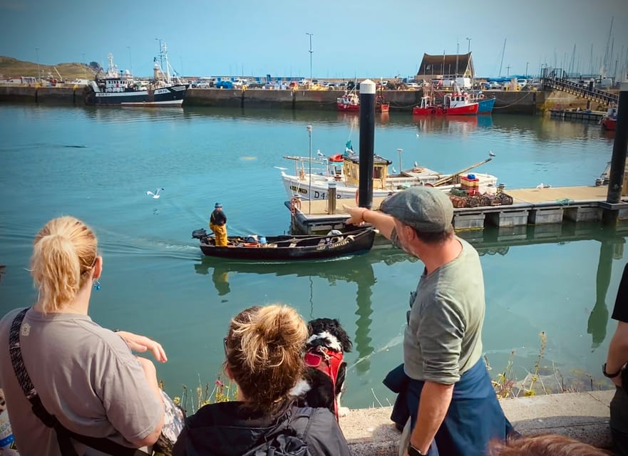 Dublin: Dublin Coastal Hike and Pints & Puppies - Pints & folklore at the Bloody Stream pub