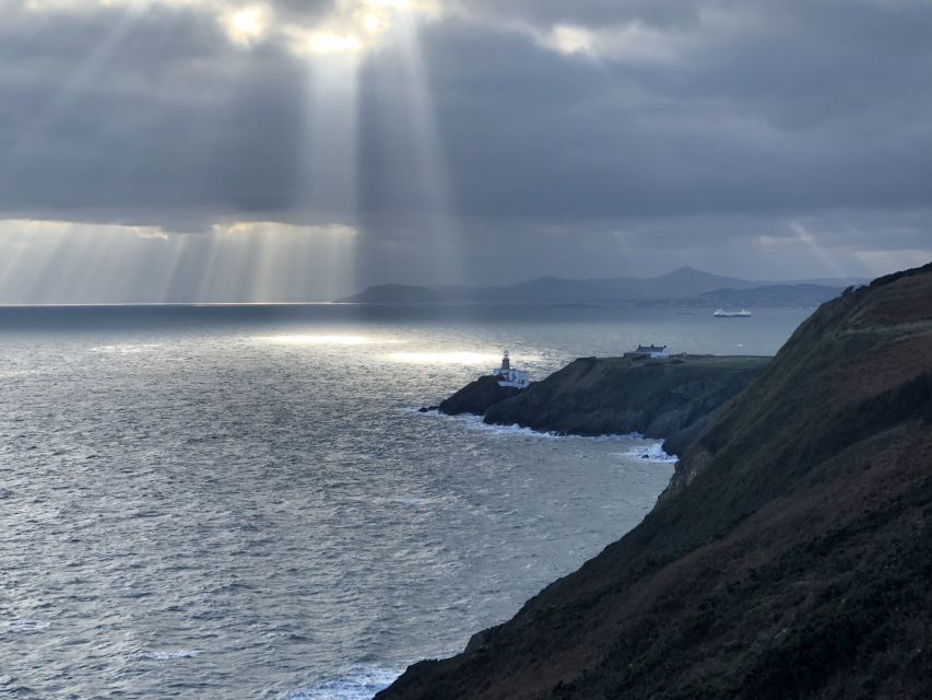 Dublin: Dublin Coastal Hike and Pints & Puppies - Getting to Howth: the easy 30-minute train start
