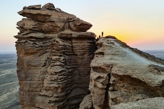 Edge Of The World Hike(Dinner under stars,village,bats cave,camp) - Stop 1: Jebel Firayn lookout walk and cliff edge picnic