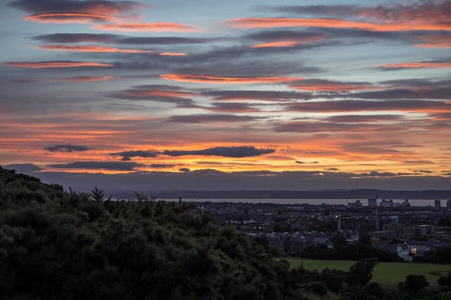Edinburgh: Arthur's Seat Sunset Hike - What to bring (and what to skip): set yourself up for an easy win
