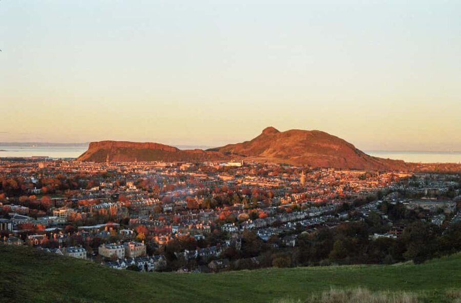 Edinburgh: Arthur's Seat Sunset Hike - Holyrood Palace to Holyrood Park: the walk begins with a change of scenery