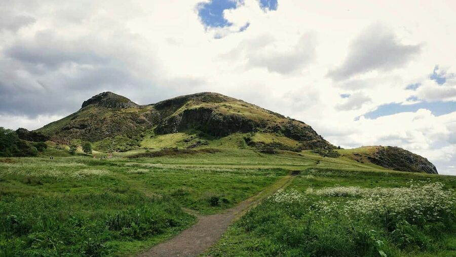 Edinburgh: Arthur's Seat Sunset Hike - Coming down after sunset: head torches and staying confident