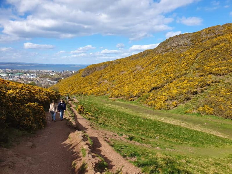 Edinburgh: Guided Hike to Arthur's Seat and Holyrood Park - Where the group size stays human