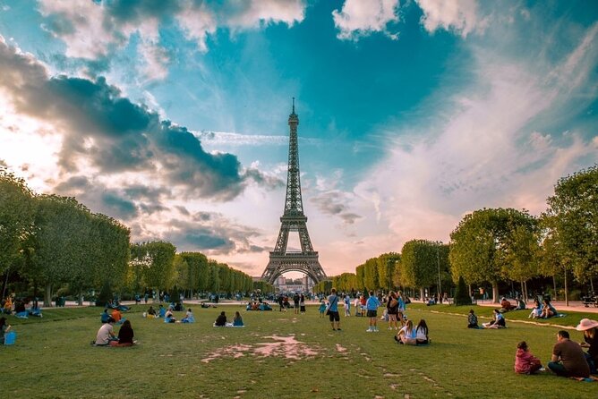 Eiffel Tower Access to 2nd Floor and Summit by Lift - The escorted portion: how the Level 2 handoff actually works