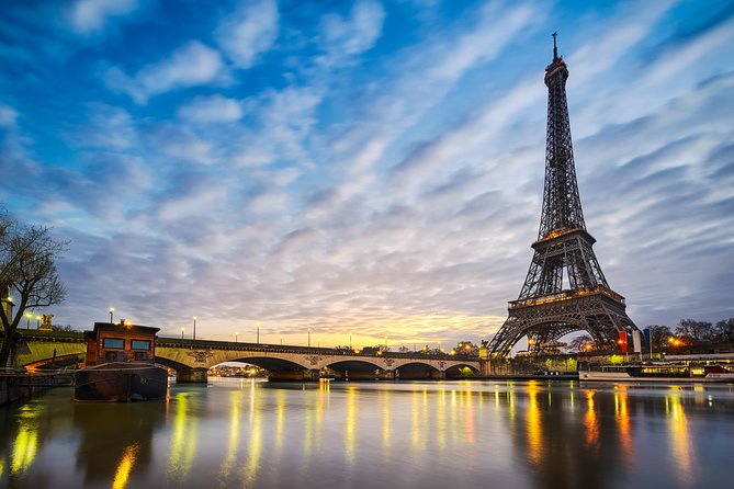 Eiffel Tower Dedicated Reserved Access Top or 2nd floor by lift - Unlimited time inside: how to use your stay like a local