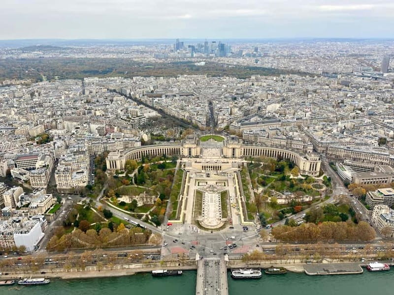 Eiffel Tower Entry: Summit or 2nd Floor with Audioguide - How long it takes in real life: 2 hours plus lines