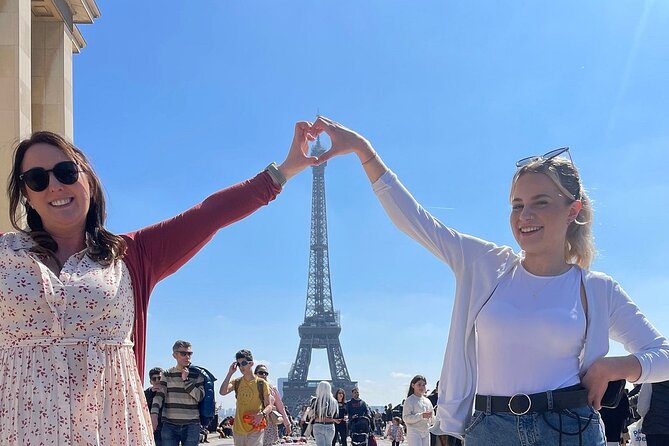 Eiffel Tower Guided Elevator Tour (Top Floor or 2nd Floor Option) - Meeting point and finding your guide: the flag rule