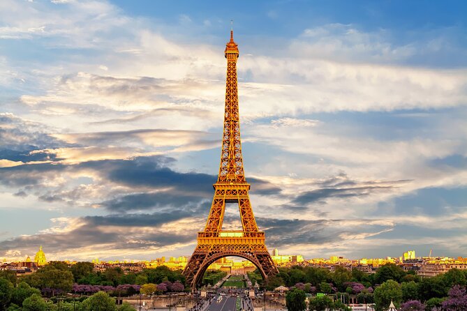 Eiffel Tower Reserved Access Summit or 2nd Floor Guided by Lift - Group size (max 25) and why it matters at the tower