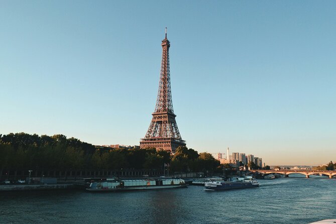 Eiffel Tower Summit Reserved Access Small Group Tour - Group size and guide style: why it feels different than a ticket