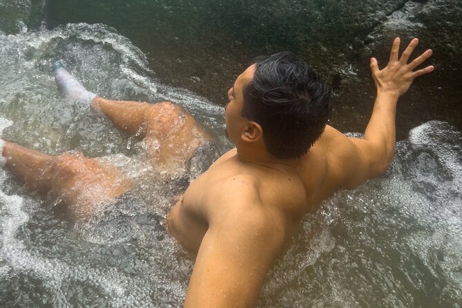 El Yunque Hike, Waterslide & Luquillo Kiosks Food with Transport - Guides, languages, and why safety feels natural on this tour