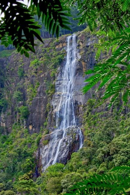 Ella: Waterfall hunting Hike to Bambarakanda and Lanka Falls - Train ride plus Devil’s Staircase: the best start if you like views
