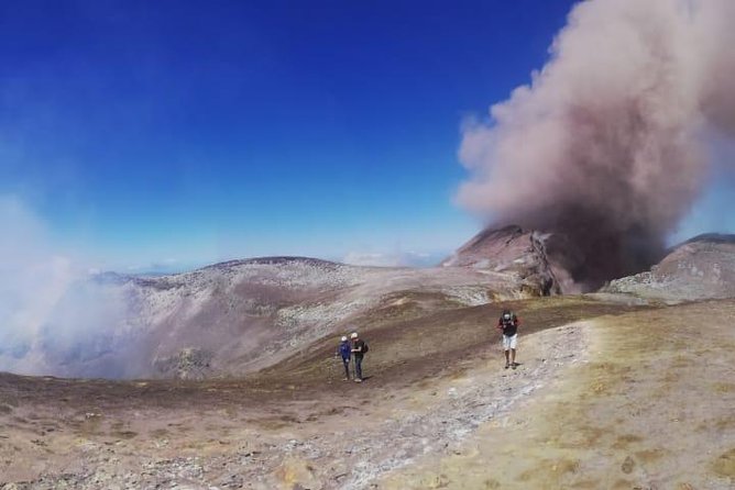 Etna Excursions Summit Craters (2900) with Volcanological Guides - guidetna.it - From the mountain to the craters: what the hike feels like