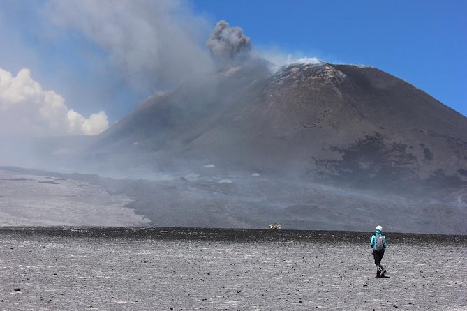 Etna Excursions Summit Craters (2900) with Volcanological Guides - guidetna.it - South-East and Central Crater: seeing how Etna changes as you look