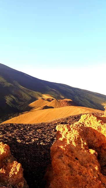 Etna: Jeep excursion and hike suitable for everyone. Free shoes and jacket - From the parking lot to the north side: getting set up on the ground