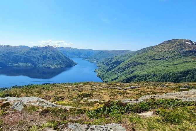 Fjord Hiking - Public tour - Safety and local insight: why a mountain guide matters here
