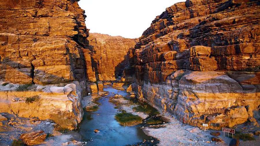 From Amman: Wadi Mujib Siq Trail Private Hiking Tour - 08:00 pickup and the drive to Mujib Bridge: comfort that buys you time