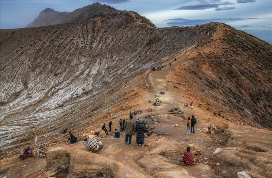 From Bali: Ijen Volcano Sunrise Hike with Transfer & All Fee - Safety, stamina, and who should reconsider