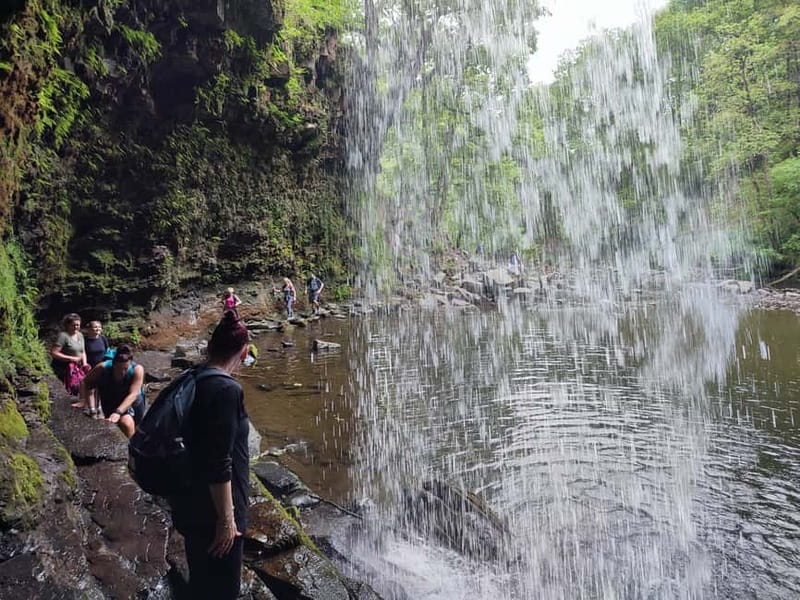 From Cardiff: Guided Hike to 8 Waterfalls in Brecon Beacons - Timing, crowds, and why midweek often feels easier
